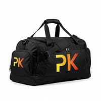 sac_noir Sac d'équipement de foot Cargo noir avec compartiments zippés et bandoulière renforcée.