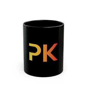 Mug en céramique PrimeKick noir avec logo dégradé orange.